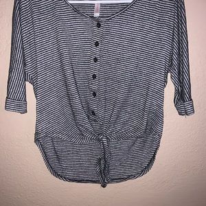 Stripe crop top shirt with bottom tie.